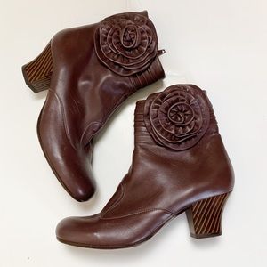 Chie Mihara Flower Heeled Ankle Booties Soft 39